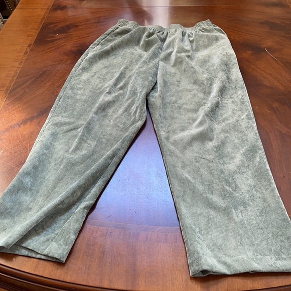 Alfred Dunner Green Corduroy Sweater Pants set 14 pants medium top - Picture 4 of 4